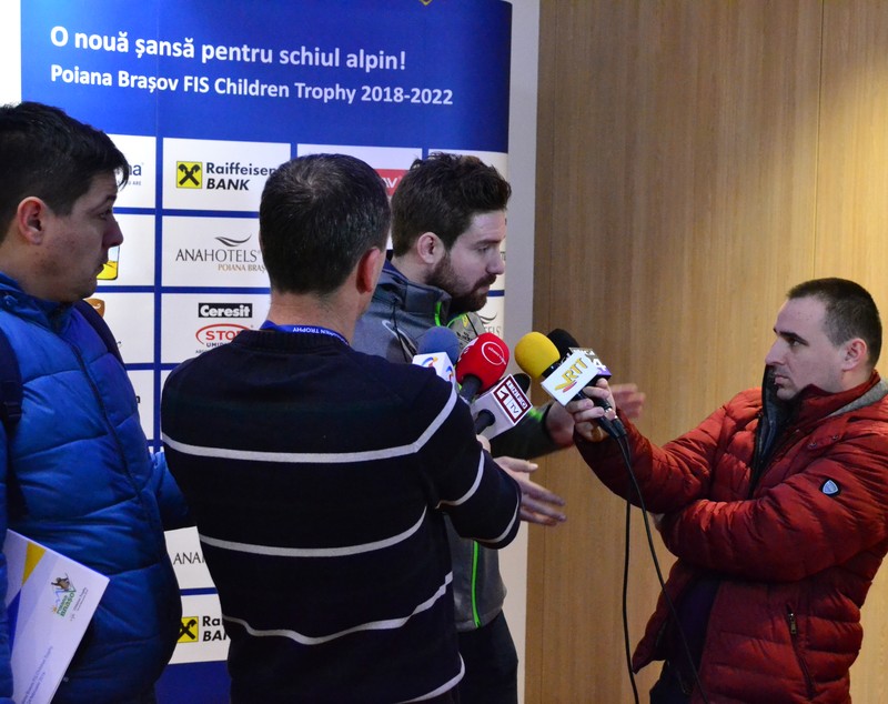 Schiorul Ioan Achiriloaie, primul sportiv român calificat la Jocurile Olimpice de Iarnă 2018, este unic în lume. Brașoveanul își lustruiește singur schiurile! VIDEO