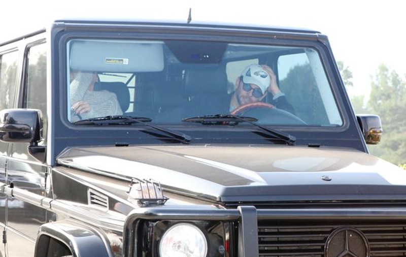 Foto | Jennifer Lopez, surprinsă în mașină cu Bradley Cooper. Vezi cum a reacționat!