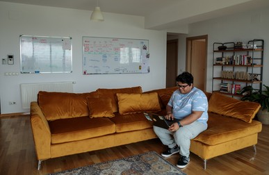 Tushar își dedică tot timpul proiectului educațional inițiat de Narada