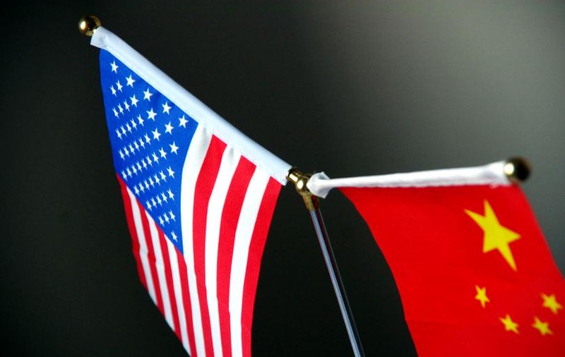 Războiul comercial dintre SUA şi China a început. Noile taxe vamale americane pentru importuri chineze au intrat în vigoare