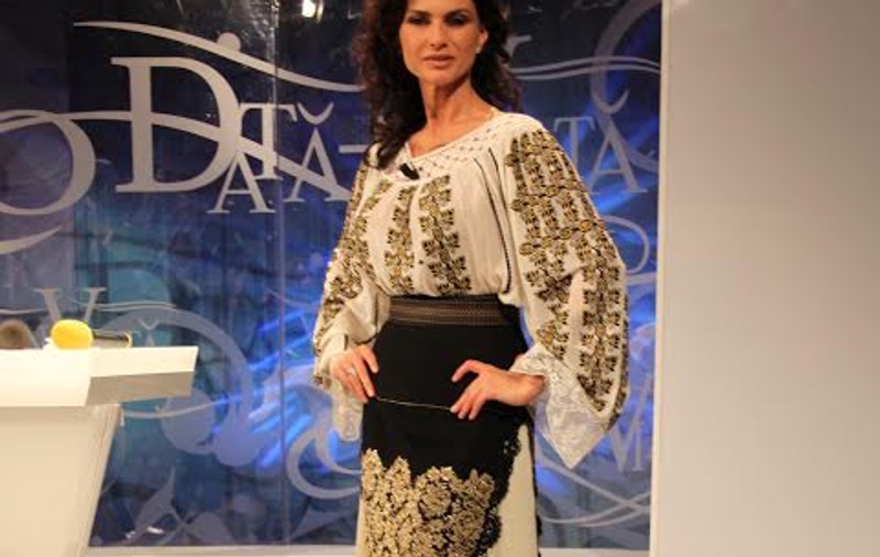 Ramona Bădescu va purta toata ziua costum popular de 1 decembrie
