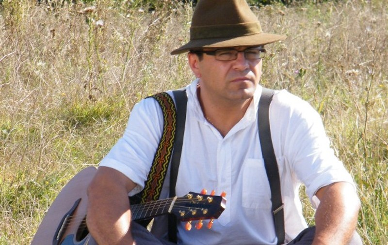 A fugit din Las Fierbinți! Mihai Mărgineanu cu ”banda” sa atacă multe orașe din țară