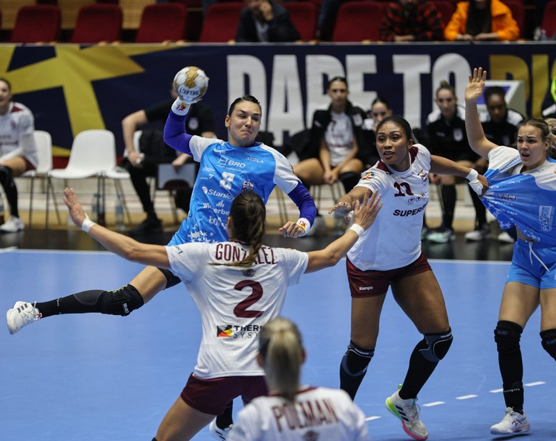 CSM București, victorie cu Rapid în meciul derby al campionatului de handbal feminin