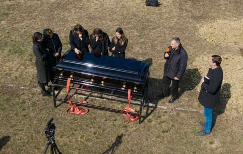 Un pastor din Suceava decedat și îngropat pe 26 martie cu COVID-19 nu e raportat printre cele 40 de decese. DSP: „Spitalul nu a transmis încă lista oficială a decedaților”