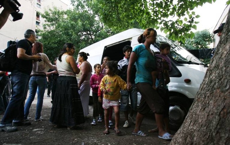 Ministrul francez de Interne atacă dur românii