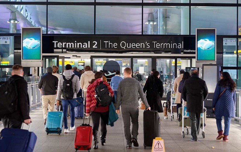 MAE a lansat un avertisment pentru români după ce trei mari aeroporturi din Europa au fost atacate cibernetic