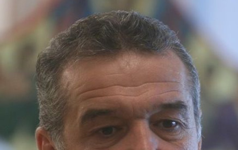 Becali a vândut cu 10 milioane de euro două hectare de teren în Pipera