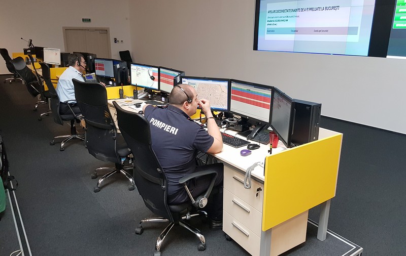 VIDEO/ Viața unui operator la 112: de la fetița de 10 ani care și-a salvat mama, la românii care sună ca să-şi încarce cartelele telefonice