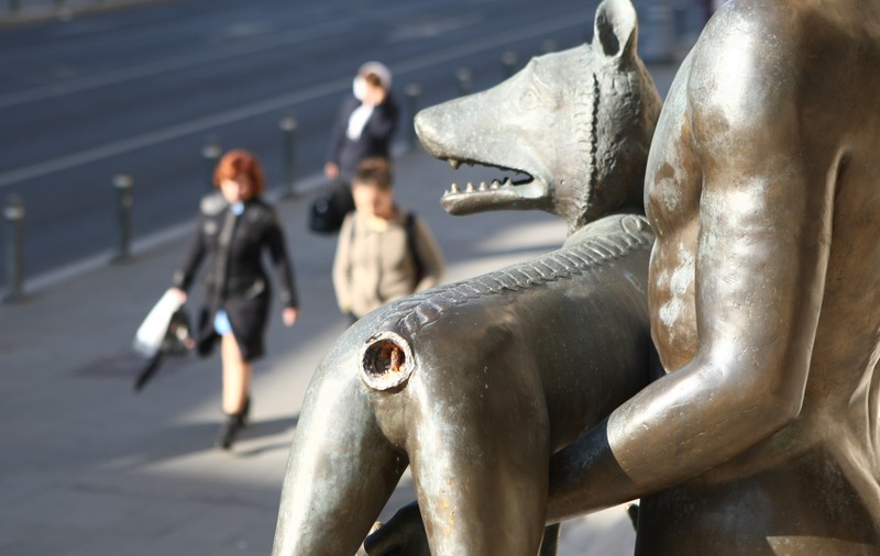 Bucureștenii, invitați să contribuie cu bani la întreținerea statuilor