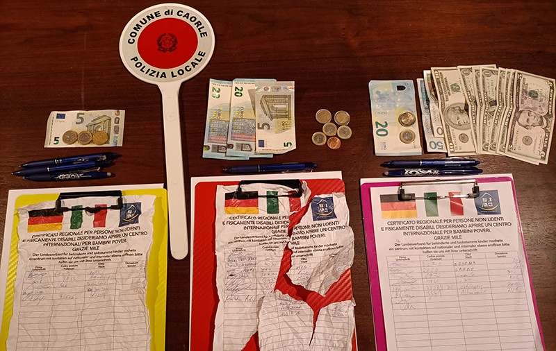 17 români au fost reținuți în Italia. Pretindeau că sunt surdomuți și cereau bani turiștilor din Veneția