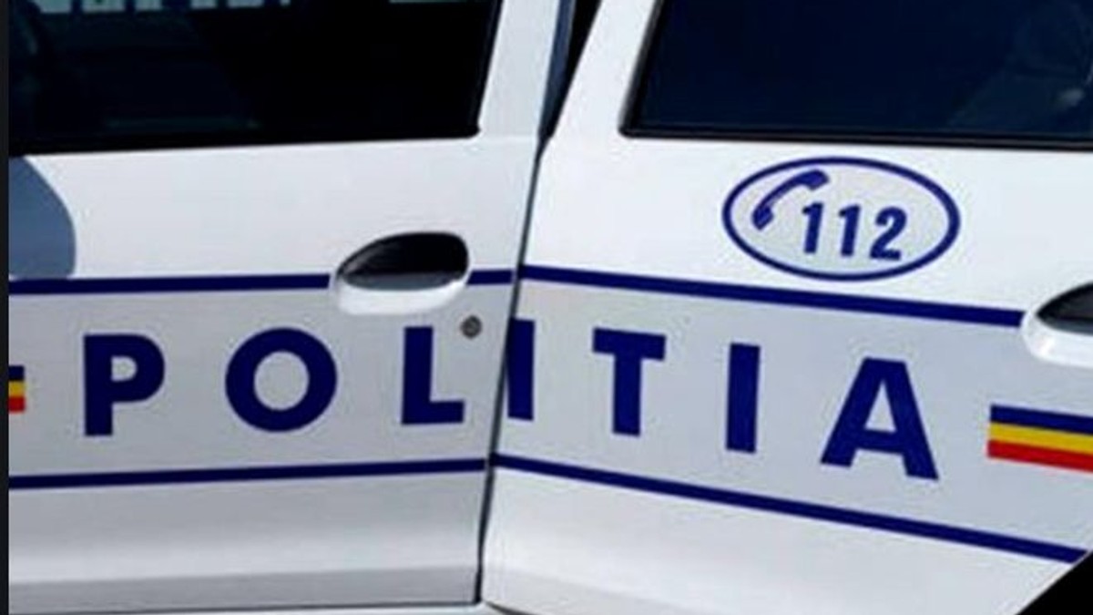 Accident cu mașina de poliție în Vrancea. Agentul aflat la volan va fi sancționat