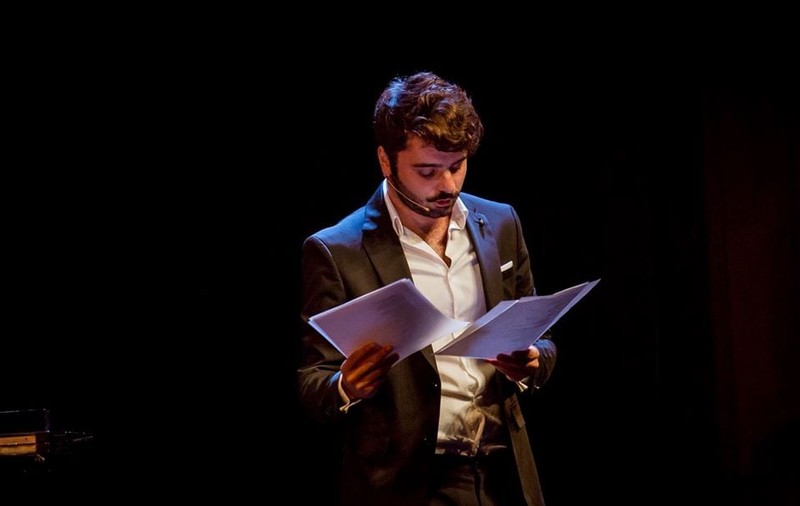 Un român, cel mai citit poet din Spania. A vândut un tiraj incredibil de cărți