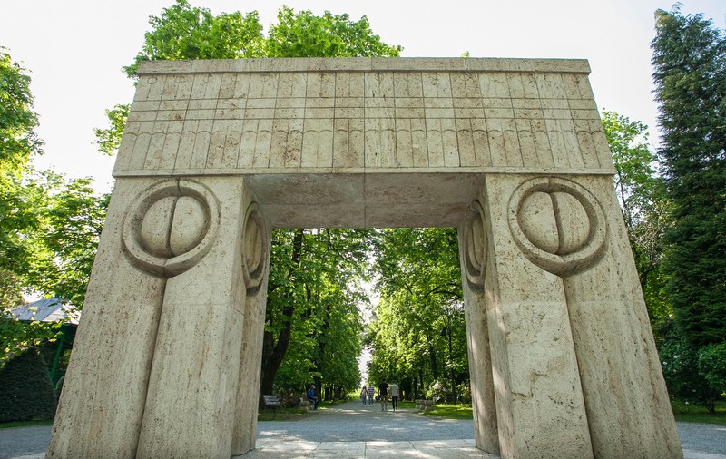 Ansamblul „Calea Eroilor”, realizat de Brâncuși la Târgu Jiu, și Frontierele Imperiului Roman-Dacia, incluse în Patrimoniul UNESCO. Ciolacu: Oportunitate de a atrage vizitatori