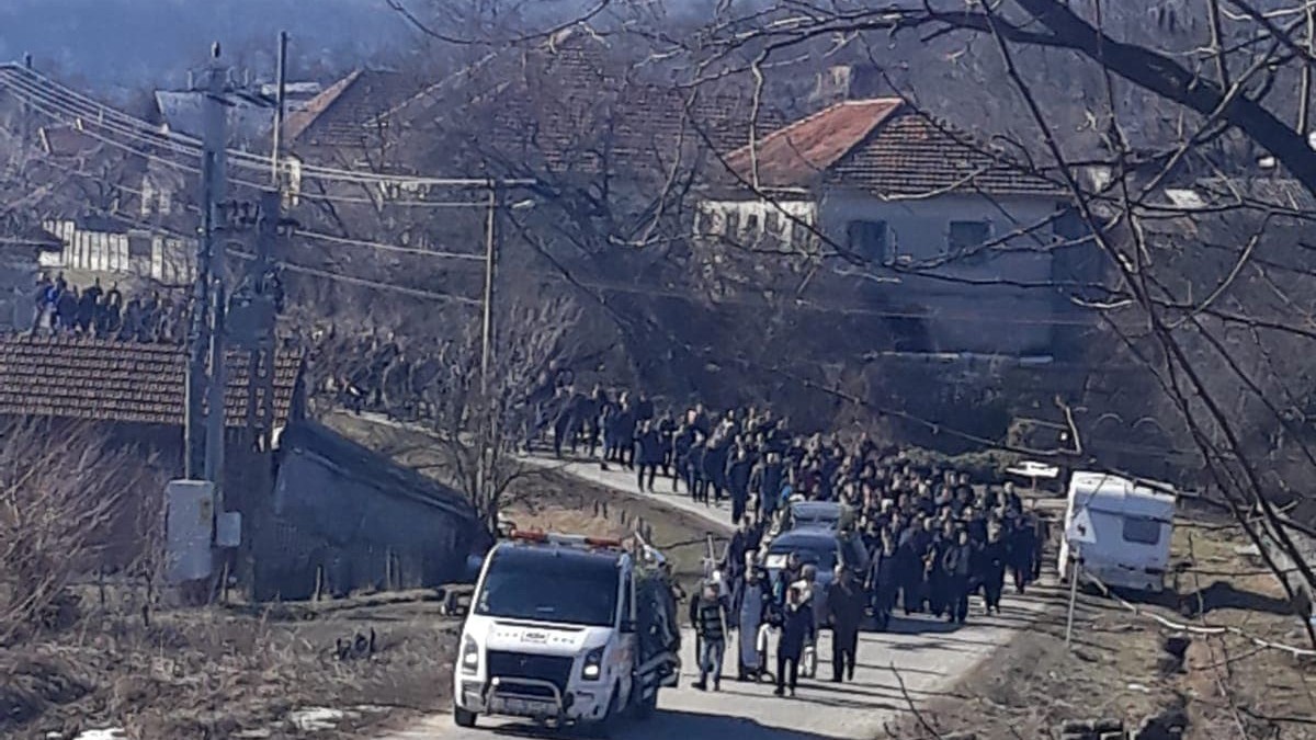 Alex Crăcui, tânărul care a murit pe scaunul de frizerie, a fost înmormântat