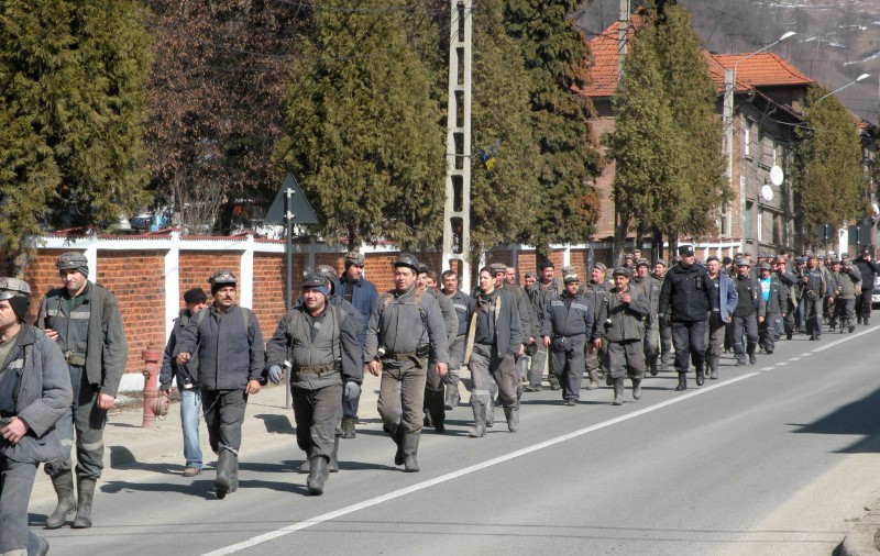 De ce urâm minerii?
