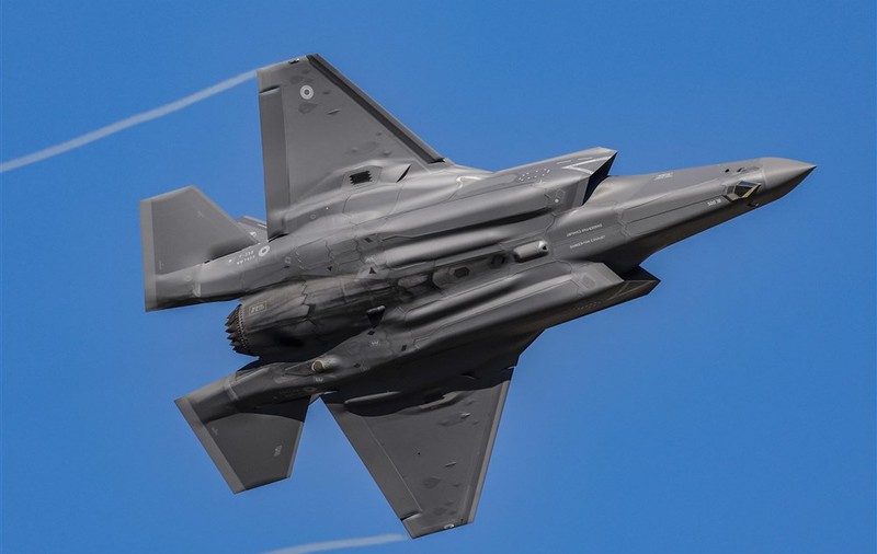 Marea Britanie susține că „nu este practic” să furnizeze Ucrainei avioane de luptă