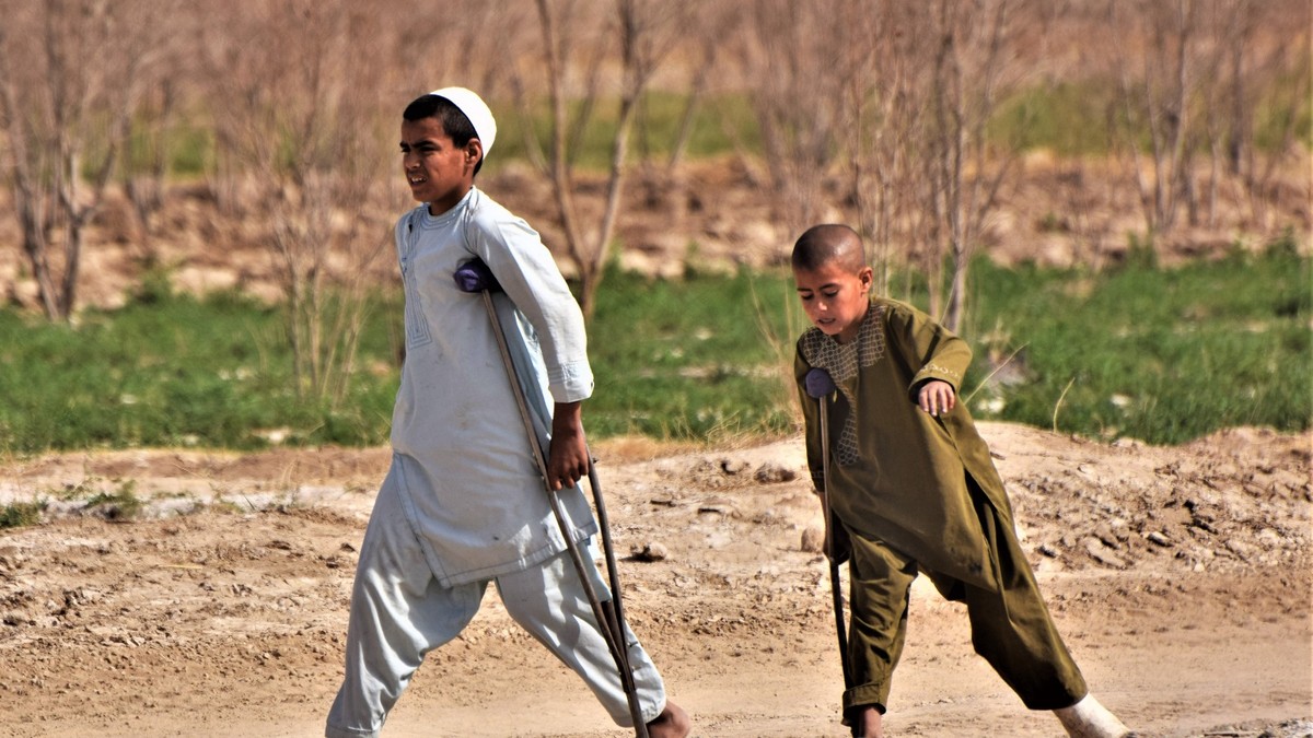 JURNAL DE FRONT DIN AFGANISTAN. Ziua 9: Copiii afgani