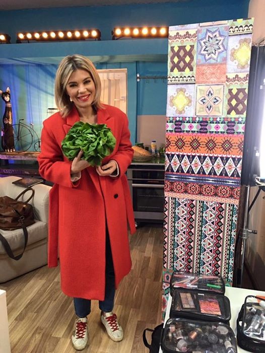 Gina Pistol a primit o salată verde de la colegii ei