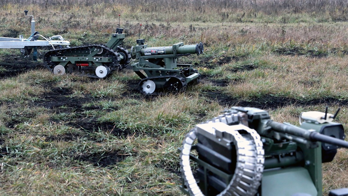 Sistemele robotice terestre Lehit, dezvoltate de specialiștii Legiunii Internaționale din cadrul Serviciului de Informații al Apărării din Ucraina, sunt fotografiate în timpul unei demonstrații în Ucraina