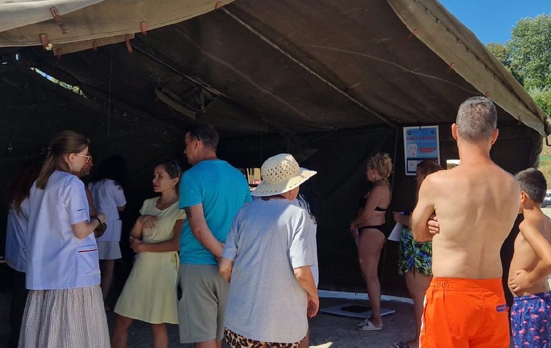 „Spitalul de pe Plajă” în 5 stațiuni de pe litoral: Turiștii români care au schimbat șezlongul pe controale medicale gratuite
