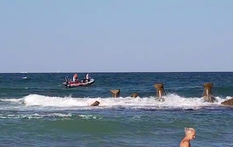 VIDEO/ O persoană a dispărut în mare, la Eforie, iar alta a fost salvată. Scafandrii nu pot interveni din cauza curenților puternici