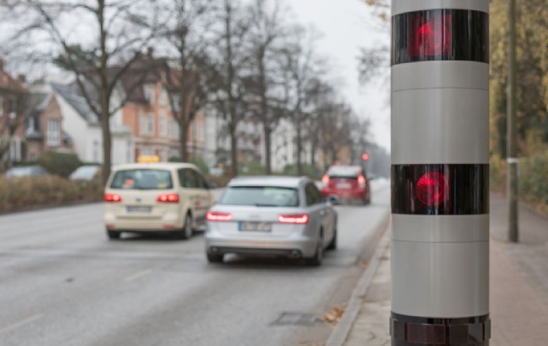 Un radar a prins 645 de șoferi în doar 7 ore: o limită de 30 km/h pe o distanță de 100 de metri face ravagii pe o stradă din Germania