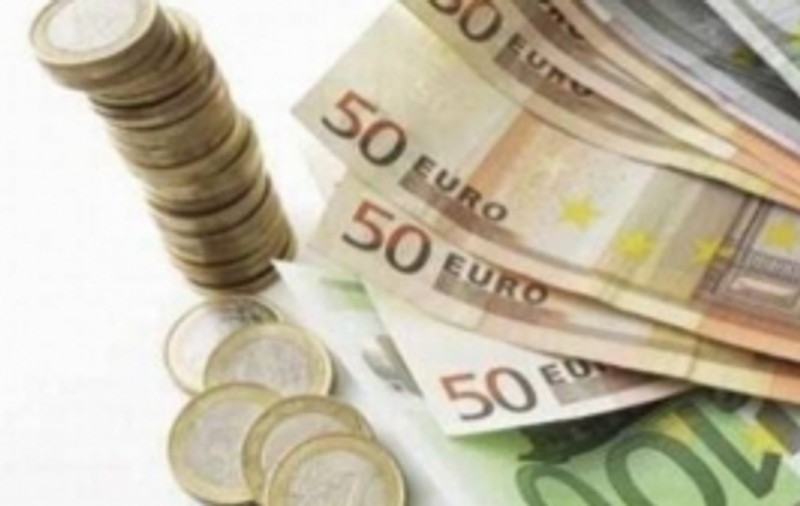 Leul PRINDE PUTERI față de euro și franc. Ce se întâmplă cu dolarul?