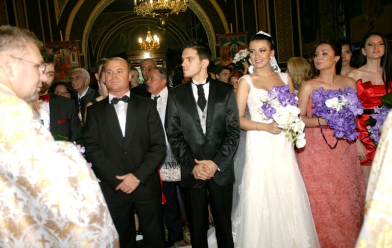 Foto&Video | Ce rochie frumoasă a avut mireasa lui Corneluş Dinu!