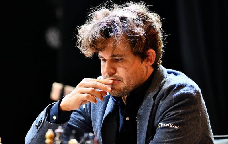 Magnus Carlsen a bătut ChatGPT la șah în 53 de mutări fără să piardă o singură piesă: „Uneori mă plictisesc”. Ce i-a răspuns inteligența artificială