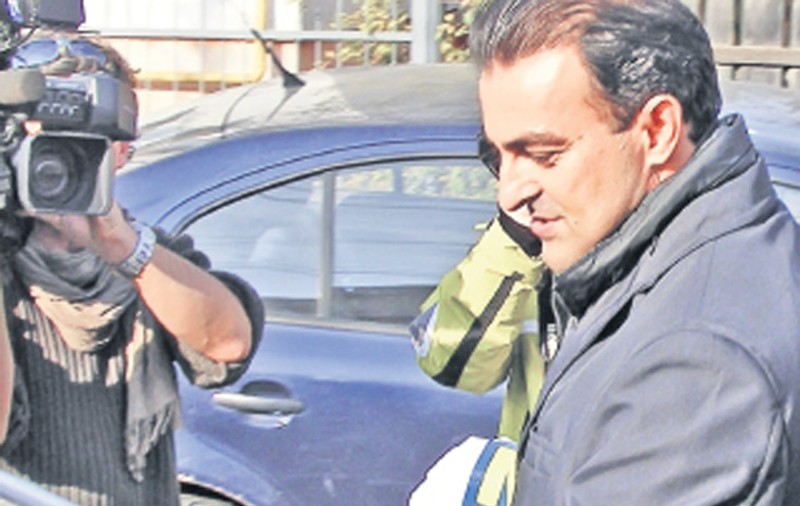 Primarul din Cluj-Napoca, arestat pentru luare de mită, era obsedat să nu fie prins: Vorbea la 17 telefoane şi avea cifru la uşă