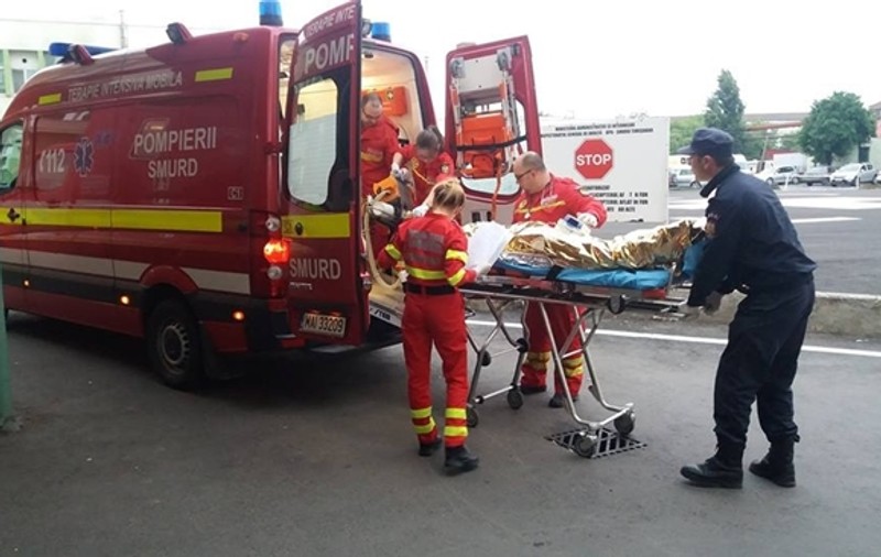 Ministerul Sănătății spune că femeia arsă grav într-o explozie din Timișoara „a fost transferată, deși nu este asigurată medical și nu putea beneficia de îngrijiri medicale în străinătate”. Mihaela a fost dusă cu ambulanța la Viena, iar familia a plătit transportul