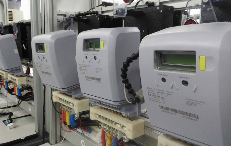 România trebuie să modernizeze 80% din consumul de curent. Contoarele electrice inteligente vor prinde hoţii de curent