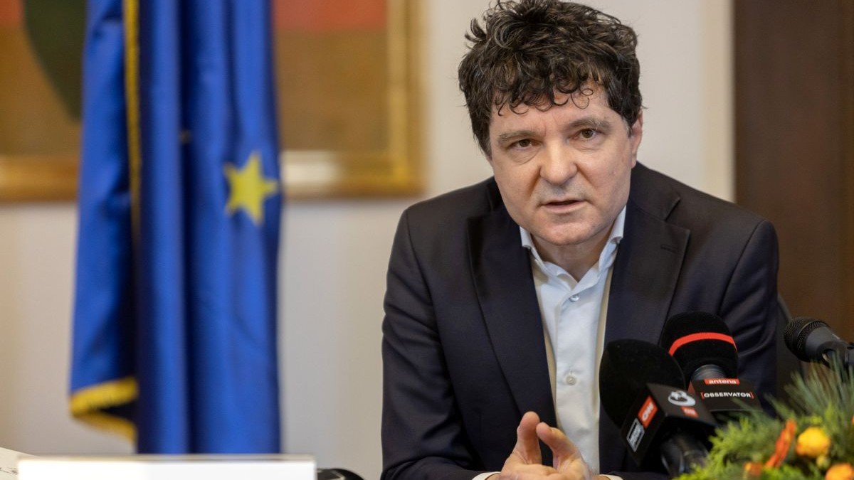Nicușor Dan la pupitru