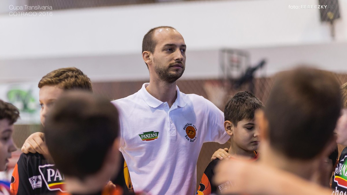 Premieră în sportul românesc: Steaua CSM EximBank a legitimat un suporter. Va juca un meci în Liga Națională de baschet!