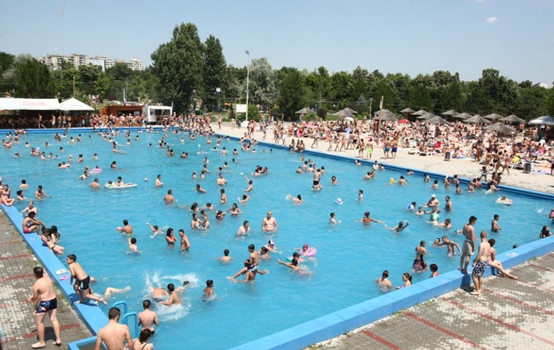 Super piese şi bunici, pentru toţi e loc aici! Nebunie totală la ştranduri!| FOTO