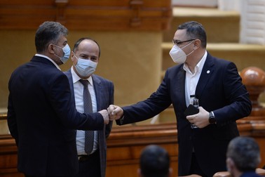 Marcel Ciolacu și Victor Ponta se ceartă pe Facebook. Foto: Hepta