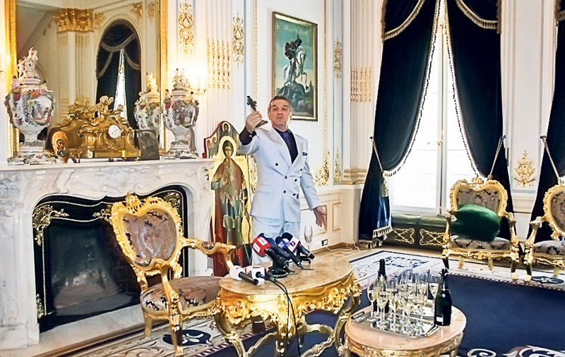 Libertatea a aflat cum decurge o zi din viaţa finanţatorului Stelei la puşcărie! Lui Gigi Becali îi cântă cocoşul la ora 6.00