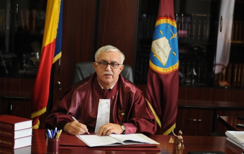 SCANDAL! Un ziarist, către preşedintele CCR, Augustin Zegrean: "Bagi pe mă-ta în puşcărie!"