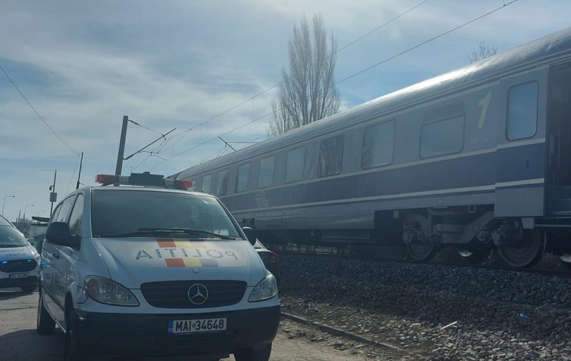 O femeie a fost lovită mortal de un tren, la Buzău. Traficul feroviar este blocat