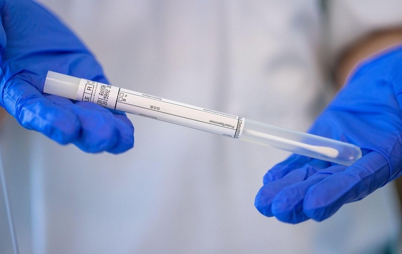 Testat pozitiv cu COVID, un bărbat s-a sinucis în baia spitalului în care era internat. Descoperirea făcută de medici după moartea lui