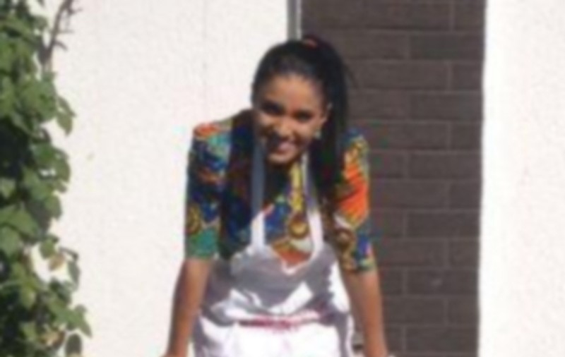 Gospodina Adelina Pestriu FACE FURORI! Uite ce treburi face cu şorţul de gât | FOTO