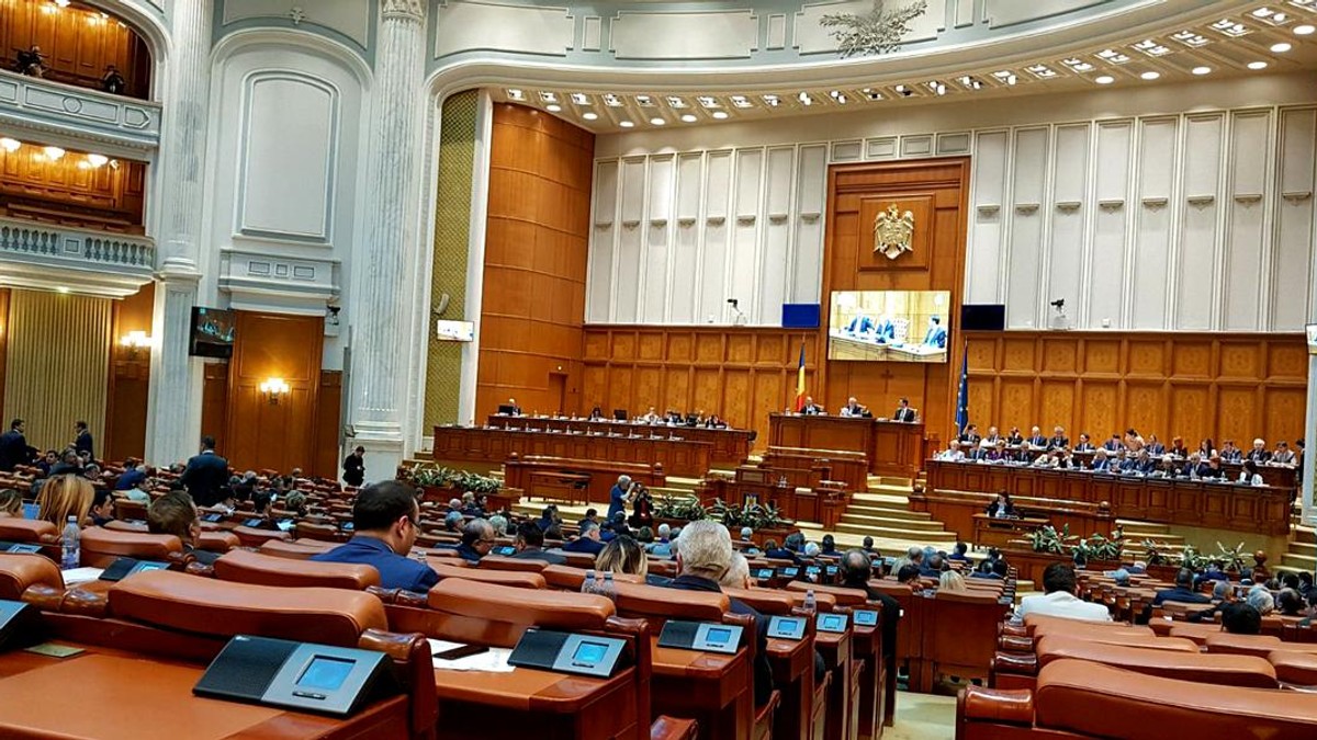 Pensiile speciale dezbătute joi de către deputați. Câți bani pot câștiga primarii