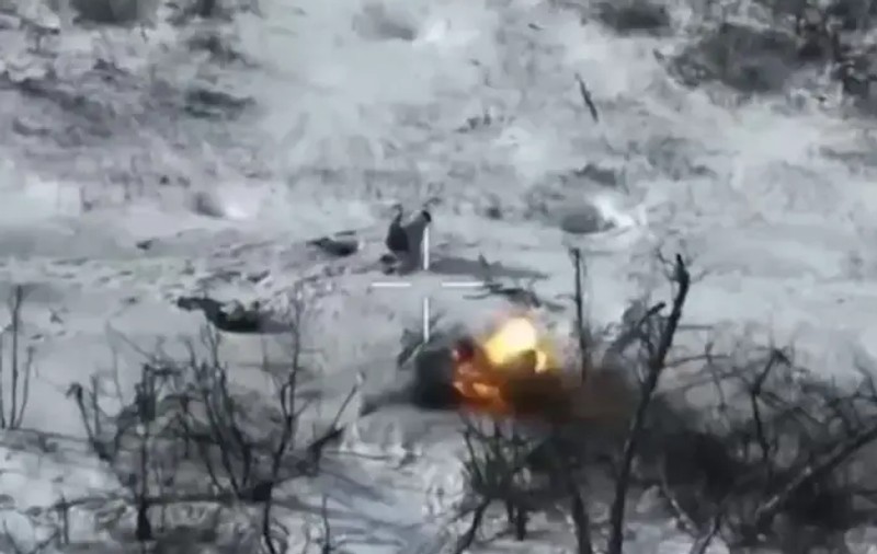 „Căutăm acest erou. A salvat un obiectiv strategic”. Rușii au difuzat o filmare cu un soldat care atrage și evită o dronă-kamikaze ucraineană | VIDEO