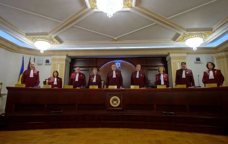 CCR decide dacă invalidează primul tur al alegerilor prezidențiale