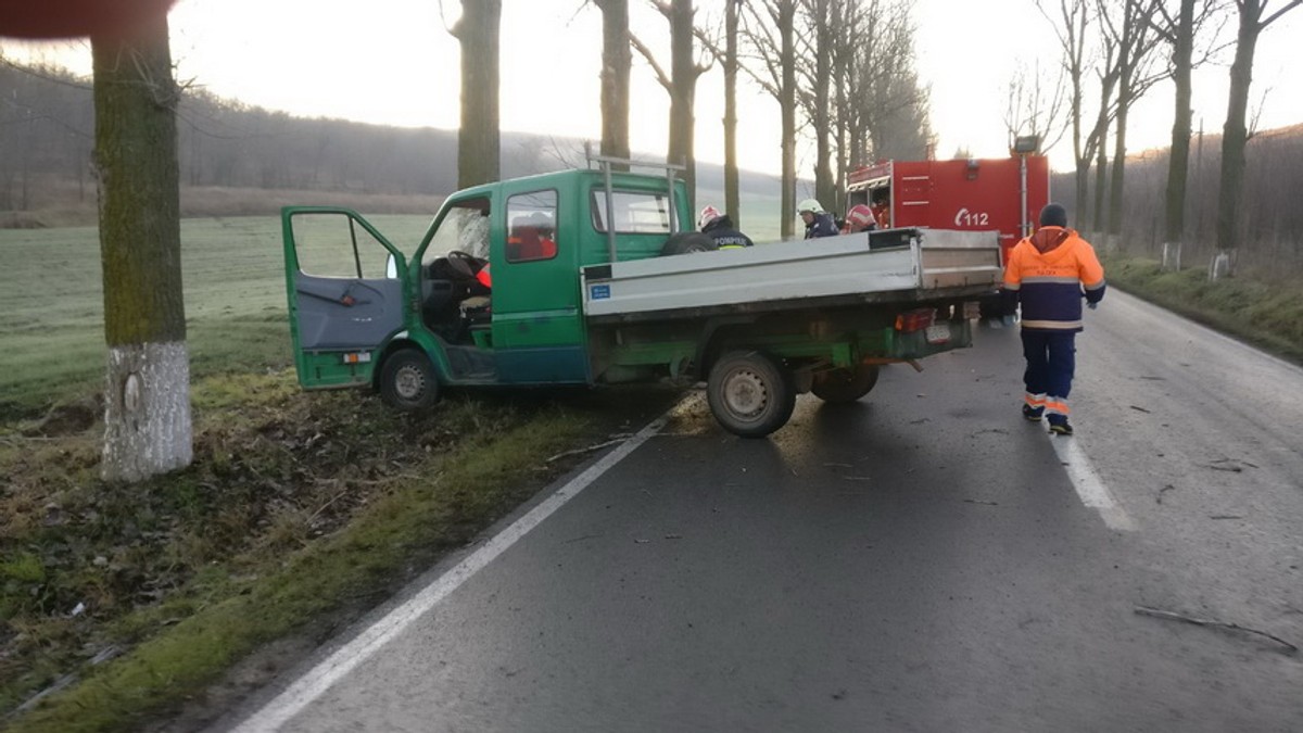 Un bărbat de 35 de ani a fost strivit de duba sub care se băgase să o repare