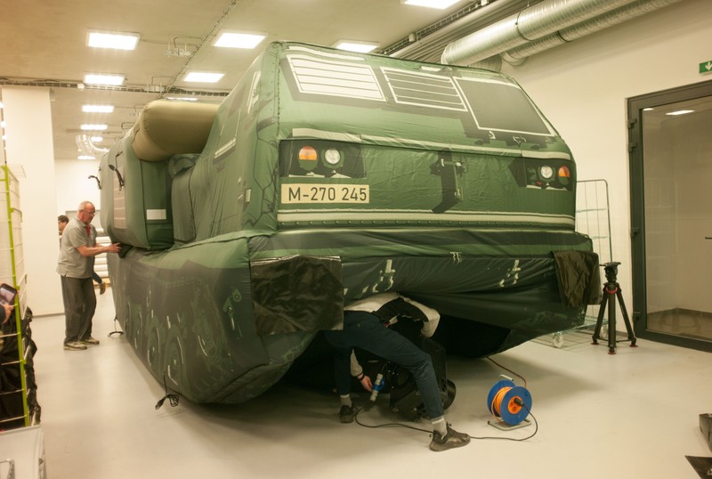 06 March 2023, Czech Republic, Decin: Inflatech, a company based in the Czech border town of Decin, manufactures inflatable dummies of heavy military vehicles. Employees demonstrate inflating a replica of a U.S. multiple rocket launcher on March 6, 2023.,Image: 760925354, License: Rights-managed, Restrictions: , Model Release: no