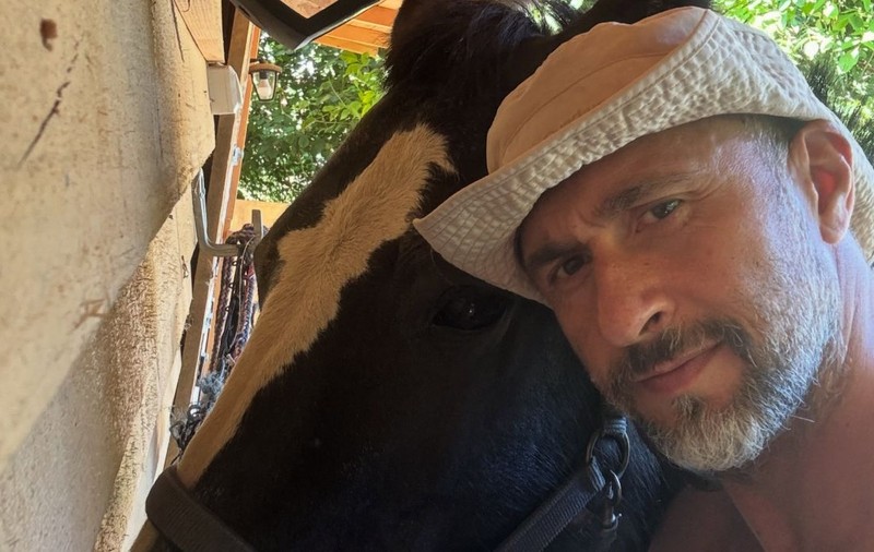 Ce s-a întâmplat în livada de la țară pe care o au Dragoș Bucur și Dana Nălbaru: „Niște oameni de prin zonă”