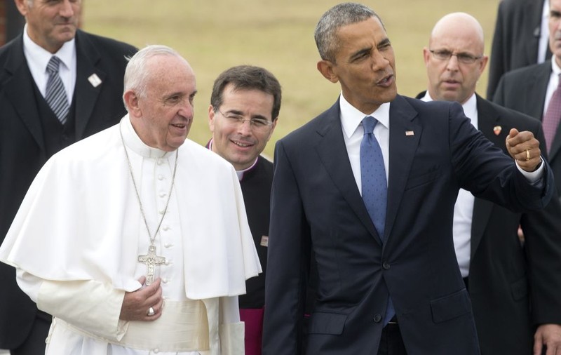 Papa Francisc a ajuns în SUA! Suveranul Pontif, întâmpinat pe aeroport de familia Obama | FOTO