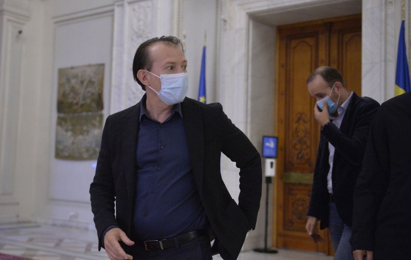 Florin Cîțu refuză să-și dea demisia din fruntea PNL. Partidul pregătește un congres extraordinar pentru a-l înlocui