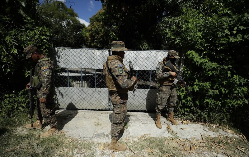 El Salvador a mobilizat 10.000 de soldați și forțe de ordine pentru a elimina bandele mafiote din suburbiile capitalei